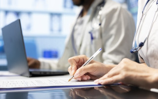 В Україні дозволили подавати документи на медичну ліцензію через електронний кабінет