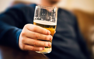 Сам по собі факт вживання алкоголю дитиною не підтверджує неналежне виконання батьківських обов’язків — суд