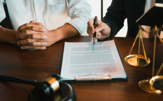 Как удостоверить факты того, что человек является живым или находится в определенном месте — разъяснение Минюста