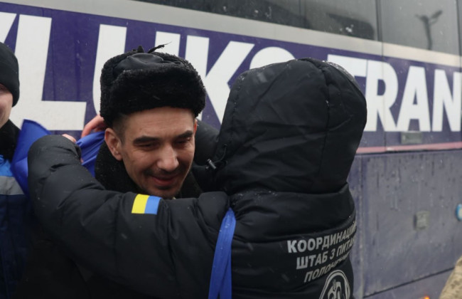 Україна повернула з полону 150 військових та 7 цивільних, фото та відео