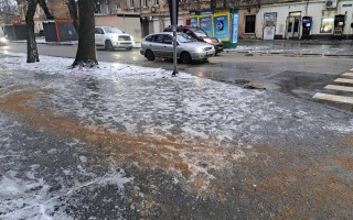 В Одесі ожеледиця та крижаний дощ: водіїв просять не виїжджати без потреби