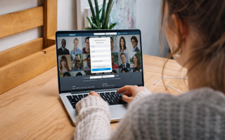 Чи повинні люди самі шукати незаконне використання своїх фото в соцмережах — суд у США вирішує, де межа відповідальності