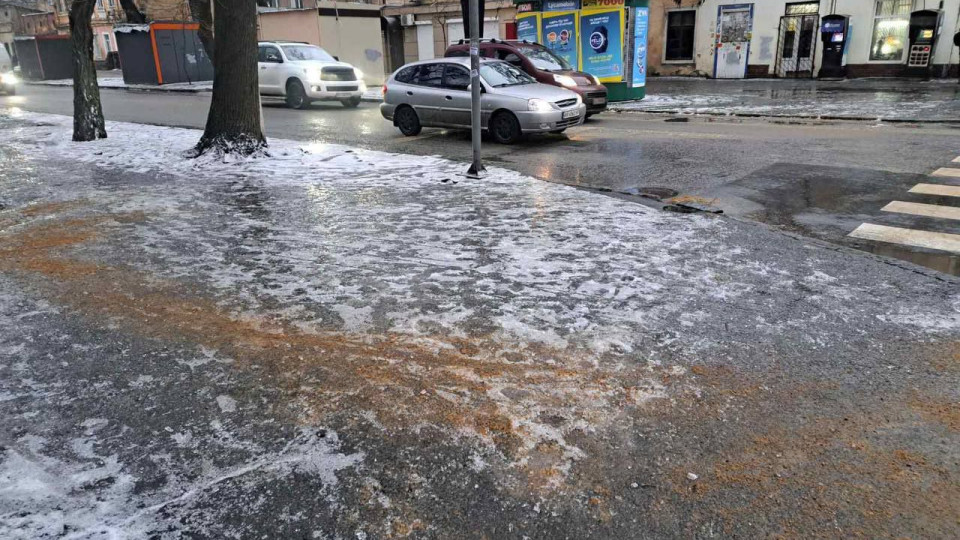 В Одесі ожеледиця та крижаний дощ: водіїв просять не виїжджати без потреби