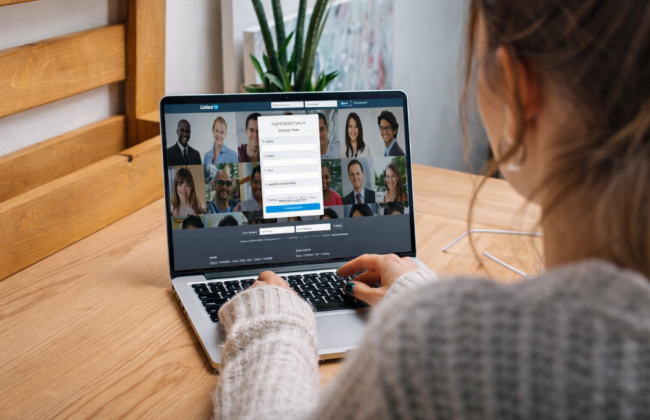 Должны ли люди сами искать незаконное использование своих фото в соцсетях — суд в США решает, где проходит граница ответственности