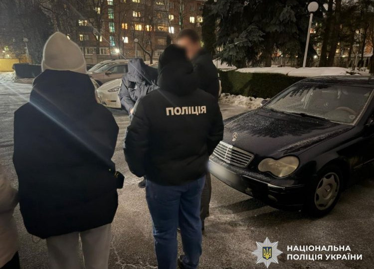 Чиновник Хмельницкой ОГА подозревается в требовании $2 тысяч за смену автобусного маршрута