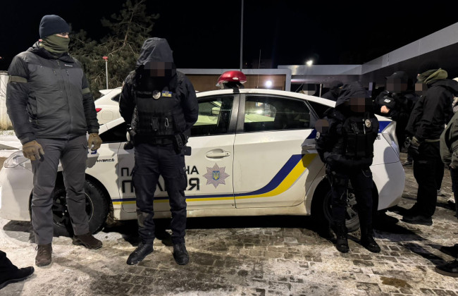 В Одесі правоохоронці брали від 2 тисяч доларів за недоставлення водіїв до ТЦК — ДБР