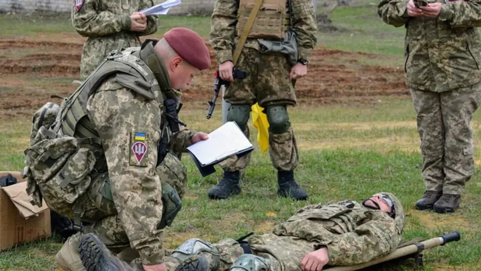 Военные могут пройти обучение по тактической медицине бесплатно: новый сервис в Армия+
