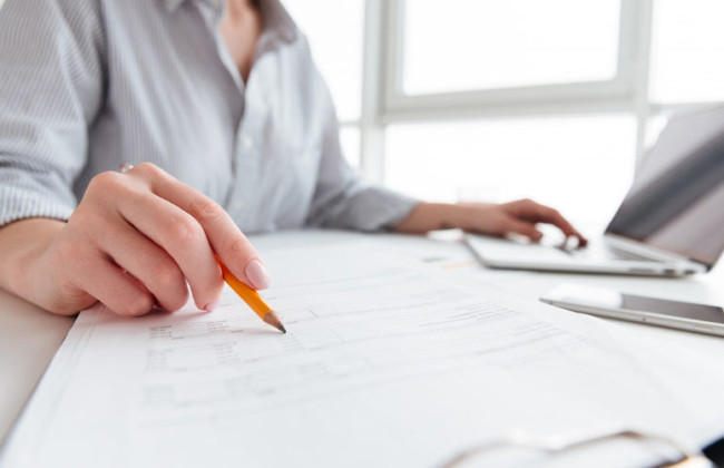 В Гоструда объяснили, обязательно ли оплачивать совмещение профессий или исполнение обязанностей временно отсутствующего работника