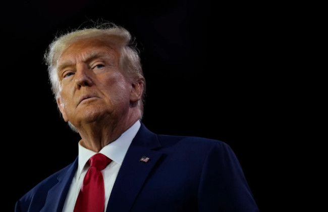 Дональд Трамп змінив тактику проведення переговорів щодо України, — AP