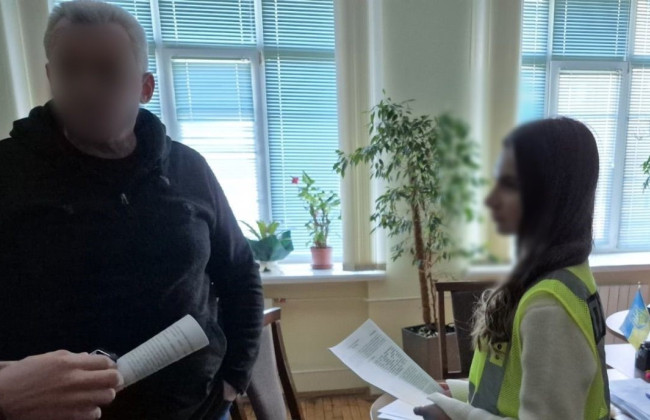 Начальнику управління освіти Подільської РДА Сидоренку повідомили про підозру через невиплату допомоги дітям-сиротам