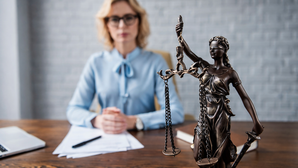 Суд запретил бывшей медсестре подавать иски без разрешения: она более 20 лет обжаловала свое увольнение