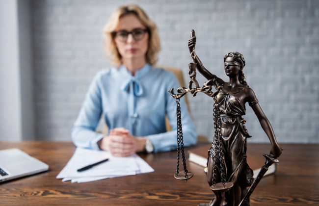 Суд запретил бывшей медсестре подавать иски без разрешения: она более 20 лет обжаловала свое увольнение