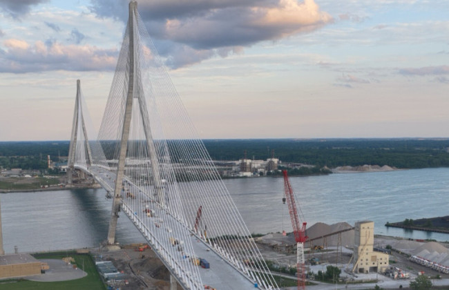 Трамп погрожує заблокувати відкриття нового мосту між Мічиганом та Канадою