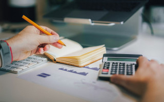 Як українцям декларувати та оподатковувати доходи з-за кордону – пояснили в ДПС