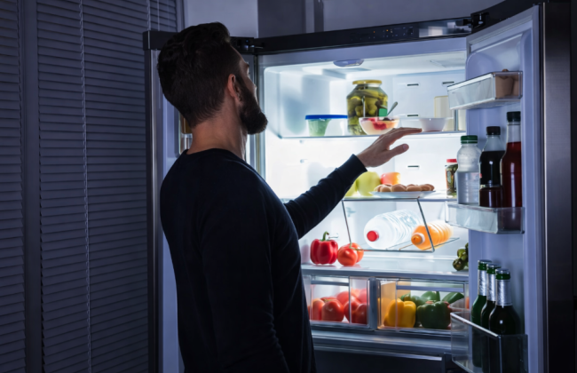 Мужчина купил холодильник почти за 28 тысяч — получил дефект: что решил суд в споре с сервисным центром