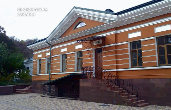 Низкое качество и завышенные сметы: вокруг ремонта Флоровского монастыря в Киеве — скандал