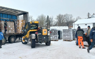 Папа Римський відправив українцям «зимову допомогу»: генератори, ліки та продовольство