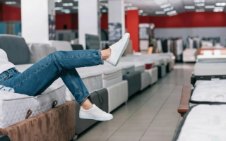 Акційний матрац став причиною суду: покупчині повернуть кошти через конфлікт з доставкою