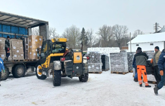 Папа Римский отправил украинцам «зимнюю помощь»: генераторы, лекарства и продовольствие