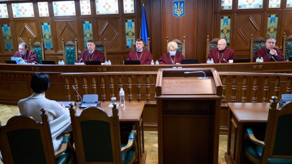 Доплати непрацюючим пенсіонерам, які проживають у зонах відселення після аварії на ЧАЕС: КСУ розглядає справу