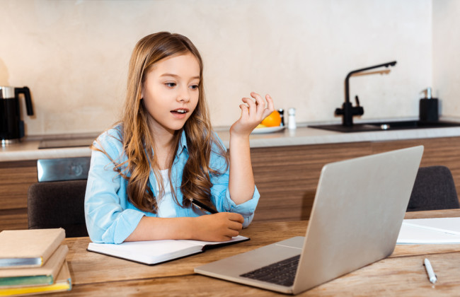Ребенок на дистанционном обучении: когда родители могут работать из дома законно