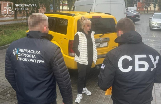 Обіцяла вплинути на ТЦК для зняття з розшуку — на Черкащині судитимуть доцента університету