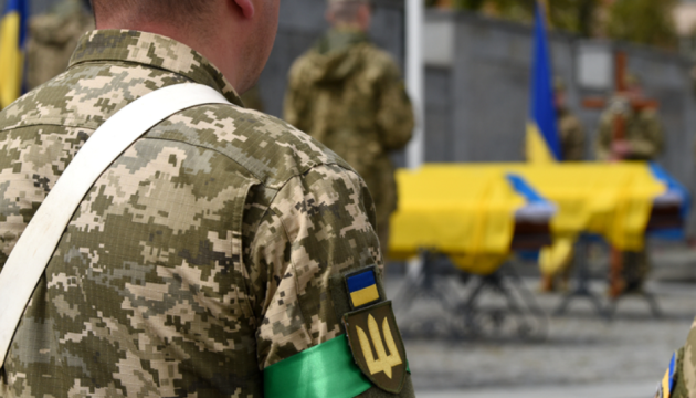 Кабмін ініціює врегулювання порядку прощання з оголошеними померлими захисниками України