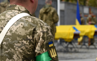 Кабмин инициирует урегулирование порядка прощания с объявленными умершими защитниками Украины