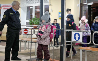 В школах могут появиться металлодетекторы и видеонаблюдение — образовательный омбудсмен Лещик прокомментировала новые правила охраны