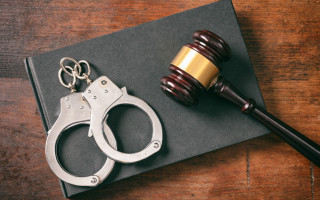 В Житомире 10-классница зарезала своего парня из-за ревности — суд назначил школьнице 6 лет лишения свободы