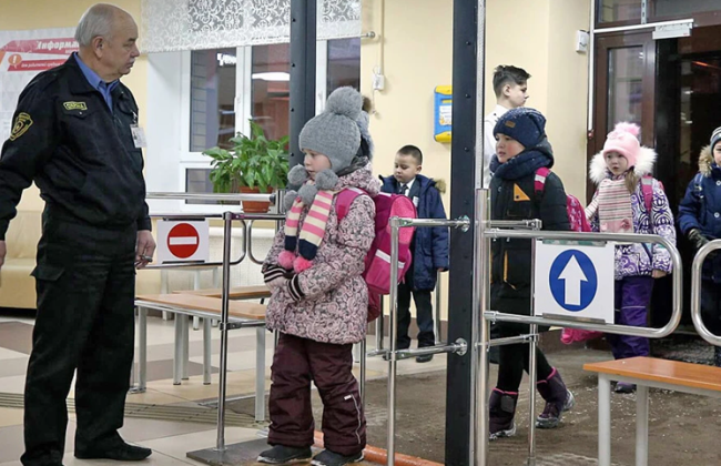 У школах можуть з’явитися металодетектори та відеоспостереження — освітня омбудсменка Лещик прокоментувала нові правила охорони