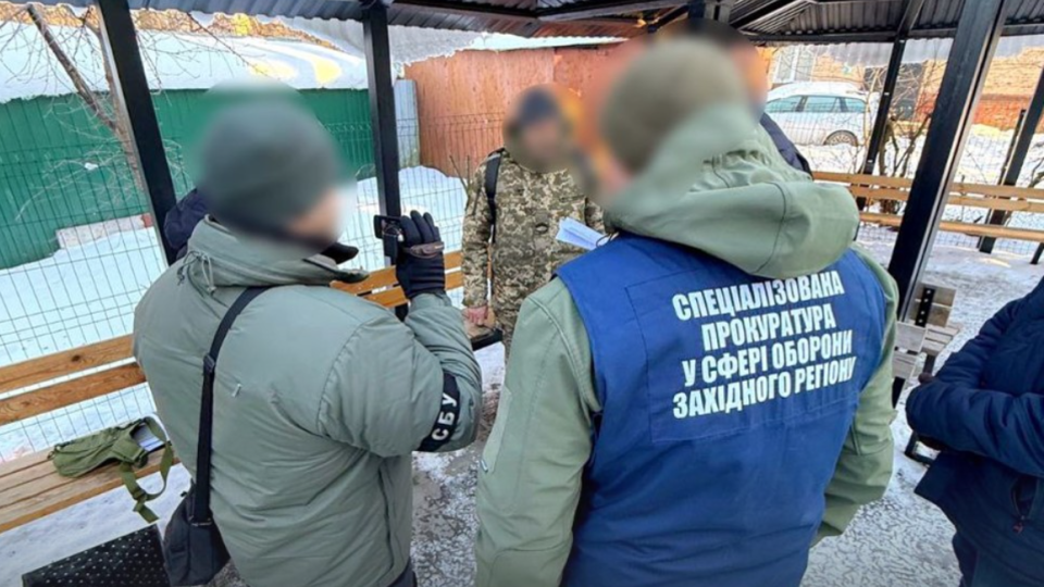 В Ровенской области инструктору сообщено о подозрении: обещал военному службу в тылу за 5,5 тысячи долларов