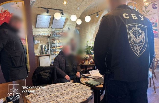 У Києві затримали депутата з Тернопільщини, який за $10 тисяч обіцяв зняття з розшуку та «бронювання»