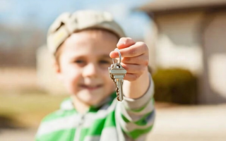 Чи можна не платити аліменти, якщо передати дитині нерухомість: який варіант дозволяє закон