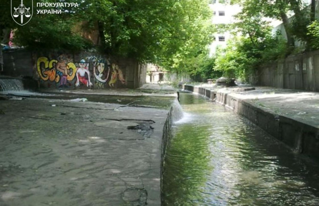 У Києві знесуть автомийку та шиномонтаж, незаконно збудовані біля річки Либідь