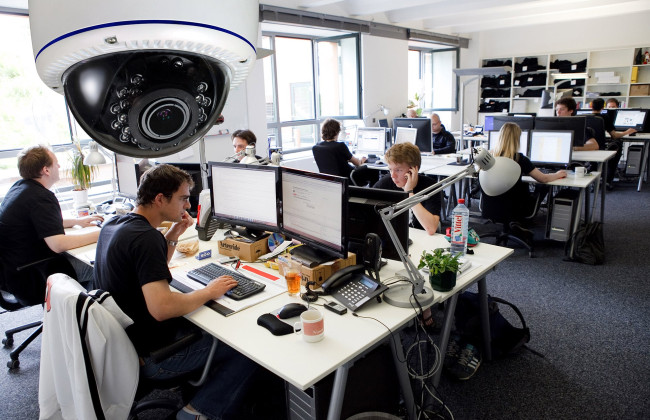 Проект Трудового кодекса легализует видеонаблюдение на рабочем месте и мониторинг корреспонденции работника