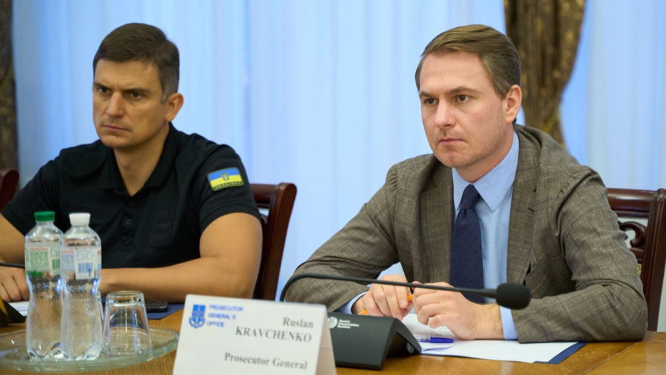 Руслан Кравченко – Генеральный прокурор — прокомментировал заявления о родственниках и своей команде