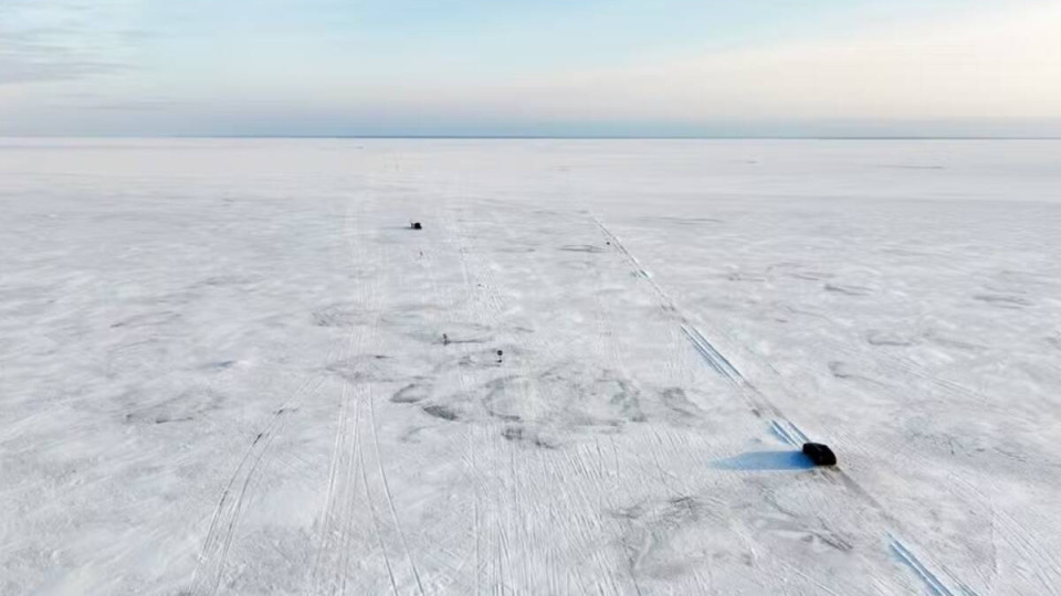 17 км по замерзшему морю – в Эстонии официально открыли ледяную дорогу