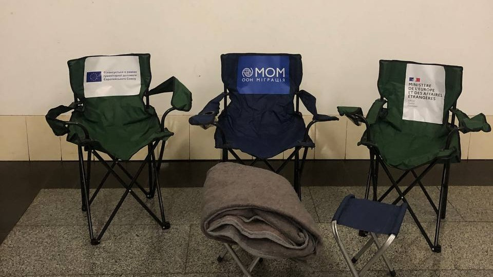 Метро Киева докупит тысячи стульев для укрытий — некоторые вышли из строя, а часть «исчезла»