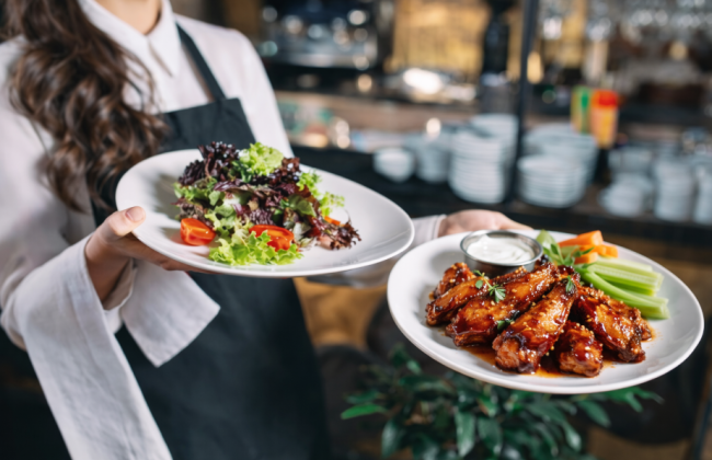 У США чоловік подав до суду через «крильця без кісток», бо вони виявилися з філе курки — суд вирішив, що це не обман