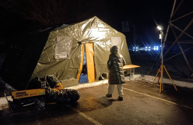 Половина Одеси без світла та води: у місті розгорнули додаткові пункти допомоги, фото