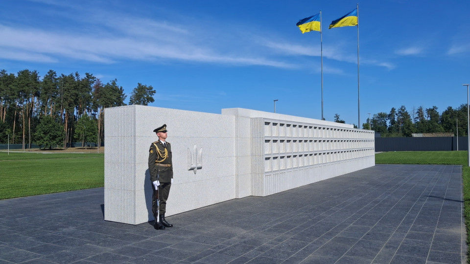 Уряд оновив вимоги до надгробків на НВМК: релігійний символ, позивний та епітафія