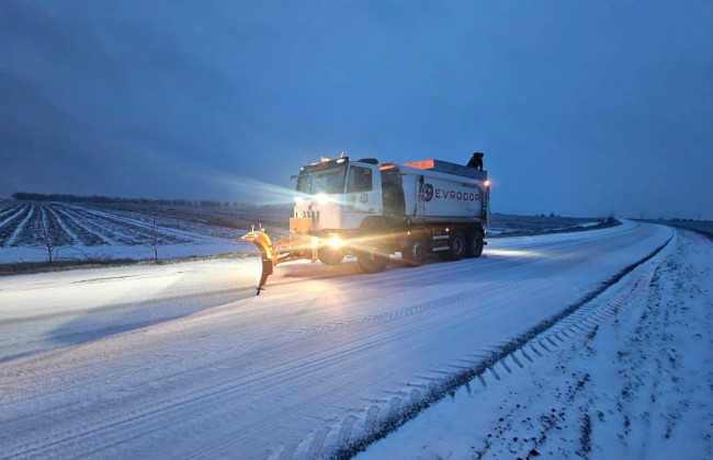Через негоду на Одещині обмежили рух транспорту та зупинили два пункти пропуску на кордоні з Молдовою