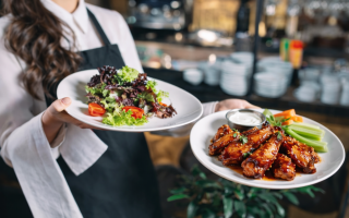 У США чоловік подав до суду через «крильця без кісток», бо вони виявилися з філе курки — суд вирішив, що це не обман