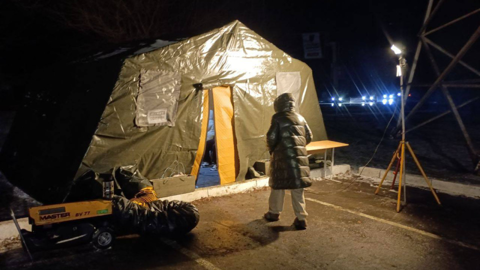 Половина Одеси без світла та води: у місті розгорнули додаткові пункти допомоги, фото