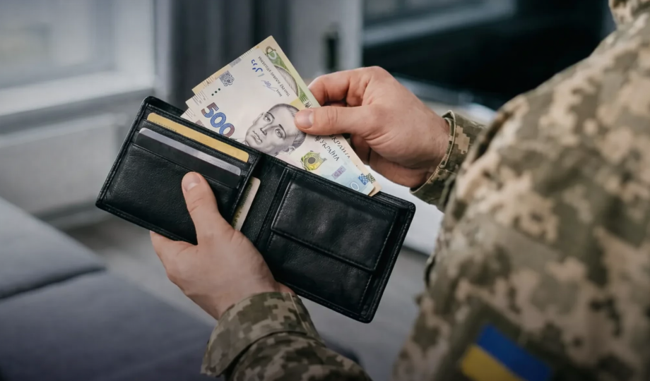Кредитные каникулы для военных: кто имеет право на освобождение от процентов и штрафов