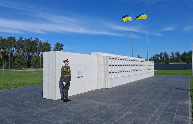 Правительство обновило требования к надгробиям на НВМК: религиозный символ, позывной и эпитафия