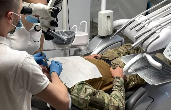 Кабмин расширил программу бесплатного зубопротезирования: кто и как может получить помощь