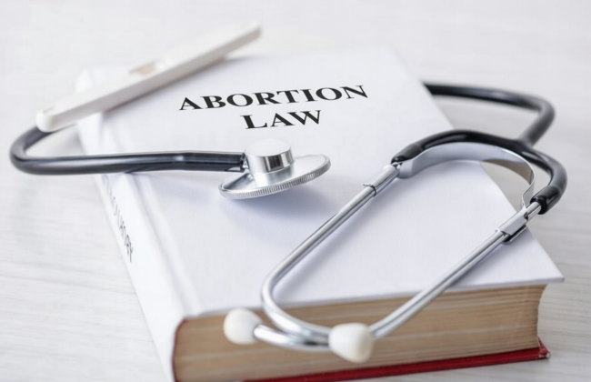 Женщине отказали в аборте — она прервала беременность сама и получила 7 лет тюрьмы: детали громкого дела