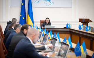 Підвищення зарплат освітянам та соцпрацівникам: Кабмін спрямував додаткові гроші місцевим бюджетам